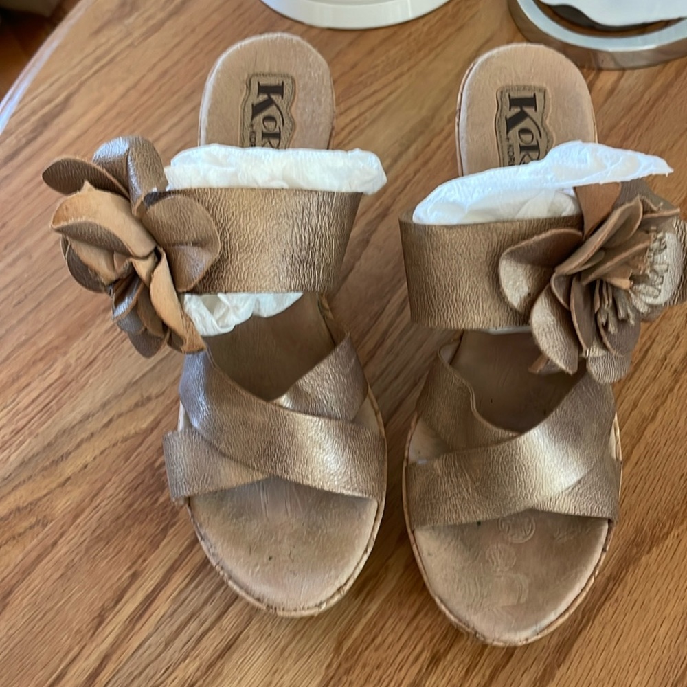 Korks wedges. Bronze metallic, flower detail. Comfortable enough to wear all day